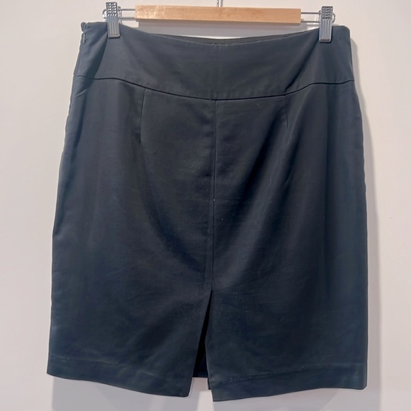 Black tailored short skirt - Picture 2 of 10